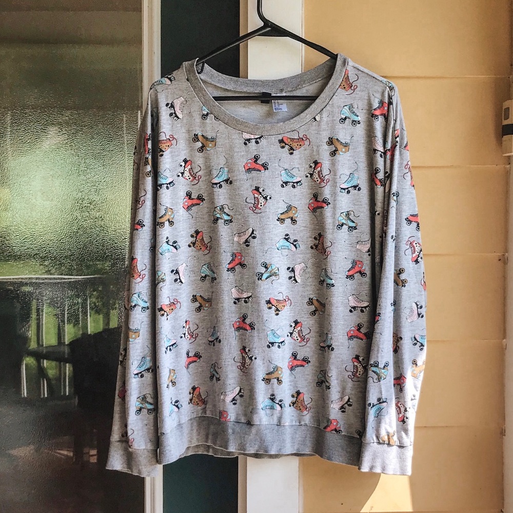 XL, Rollerblade-patterned Grey Crewneck